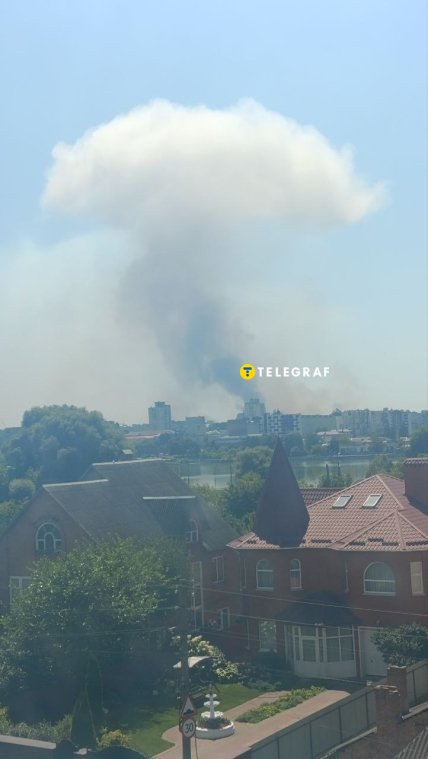 Дым после взрывов в Хмельницком сегодня 31.07.2026