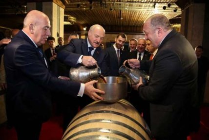 Лукашенко п’є у Грузії