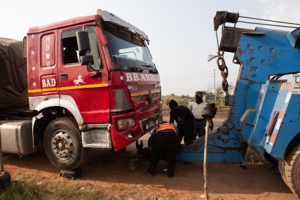 Вантажівку після аварії з Джошуа прибирають із дороги