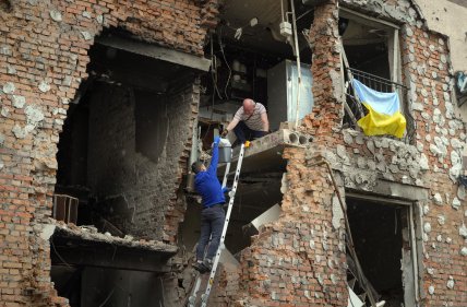 Фото зруйнованого будинку в Україні