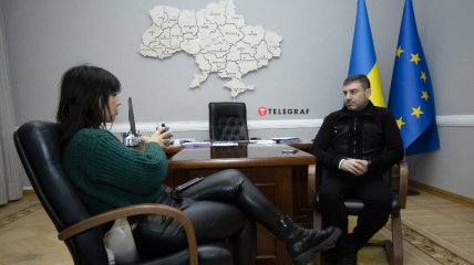 Журналист "Телеграфа" Юлия Забелина и уполномоченный Верховной Рады по правам человека Дмитрий Лубинец