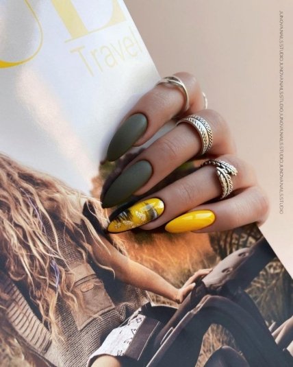 осінній манікюр з абстракцією