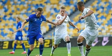 Игроки во время матча Динамо -Колос