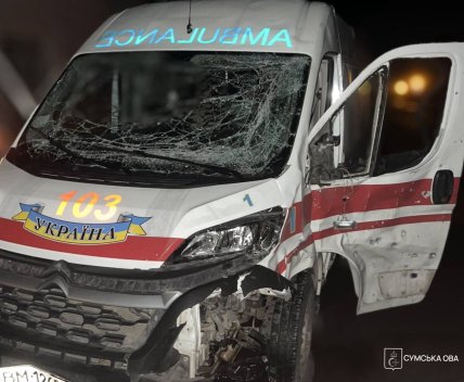 Росіяни вдарили дроном машиною швидкої допомоги