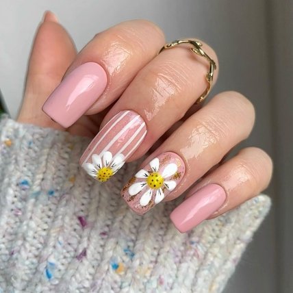 нігті з квіточками