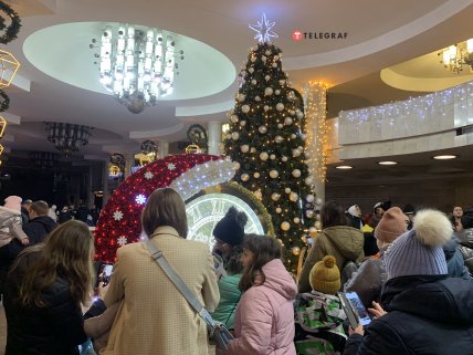 Елку Харькова установили в метро