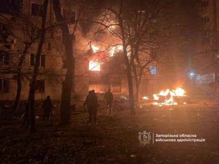 Пожар после взрывов в Запорожье