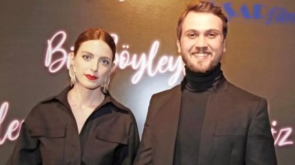 Біге Онал та Арас Булут Ійнемлі (Селін та Баязид) були разом близько 7 років