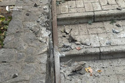 Последствия удара в Днепре - фото