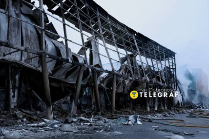 Разрушенный торговый центр на Почайной в Киеве