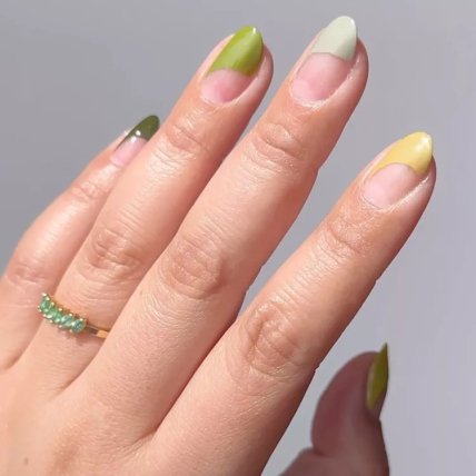 Зеленый маникюр