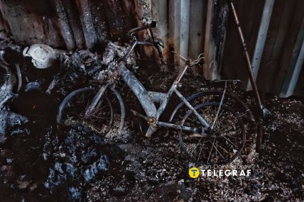 Наслідки пожежі на ринку Почайна після російського удару