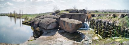 Урочище Каскады с уникальными скалами и растениями