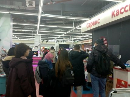 Черга в магазині техніки в Росії