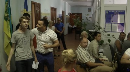 Во время заседания местного совета Паламарчук угрожал школьнику. Скриншот видео