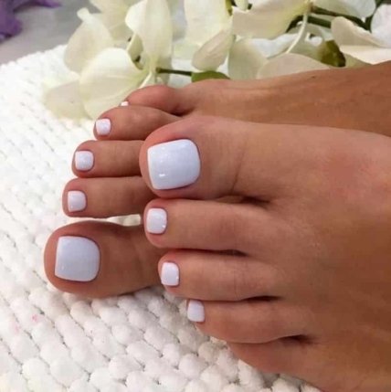 Тренди педикюру 2023 – однотон