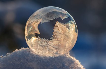 Замороженный мыльный пузырь