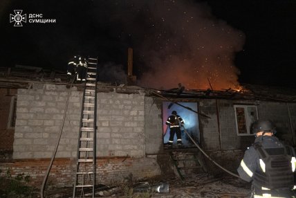 Пожар из-за атаки РФ на Сумы
