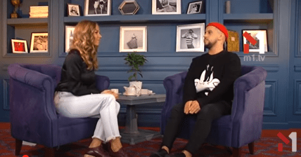 Дівчина Блонда і Монатік