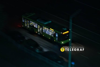 Дороги освітлюють лише фари транспорту та авто