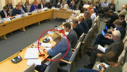 В Норвегии депутата поймали на ловле покемонов