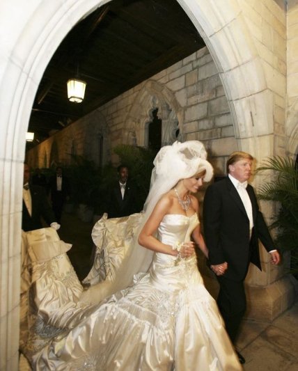 Яка у Меланії Трамп була весільна сукня