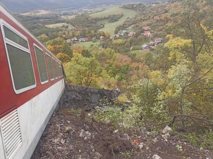 Последствия столкновения поездов в Словакии