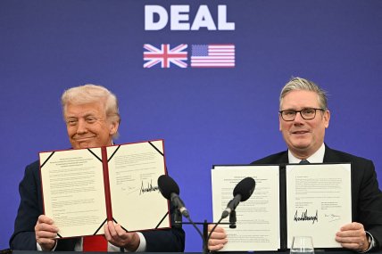 трамп показав підпис кір стармер