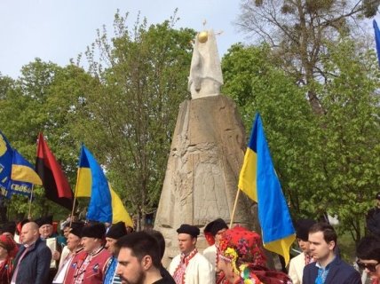 На Черкащине открыли памятник героям Холодного Яра