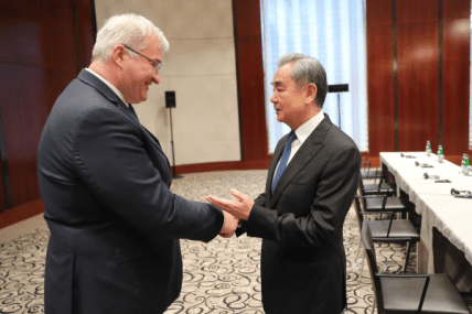 Встреча Андрея Сибиги и Ван И. Фото МИД КНР