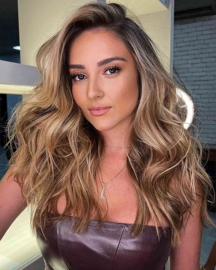 Довге волосся з боковим проділом