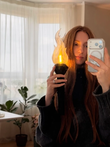 lisawoona показала свой необычный способ подсветить дорогу