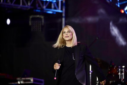 сі сі кетч на сцені