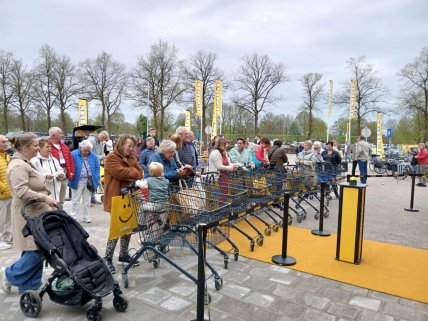 У Нідерландах відкрили супермаркет, схожий на Освенцим (фото)