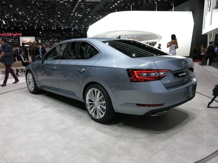 Skoda Superb III може бути зручним вибором для водіїв, яким важливе просте керування