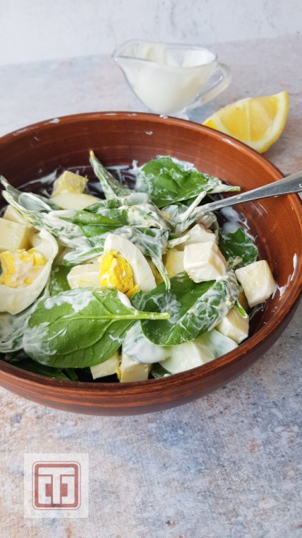 Салат со шпинатом и сыром 