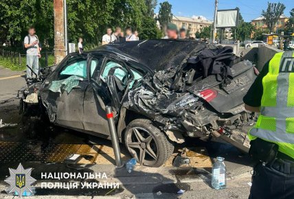 В Києві машина влетіла в підземку