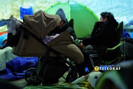 Киевляне прячутся в метро от российских обстрелов 24 января