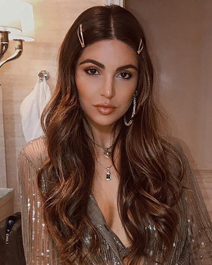 Длинные прямые волосы