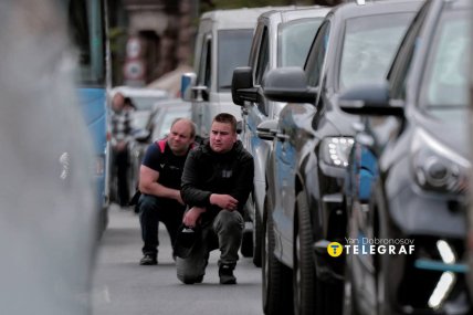 Рух в центрі міста зупинився на знак поваги до Вікторії