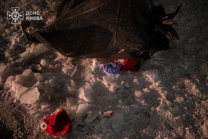 Рука медика, що загинув від повторного удару РФ по Києву