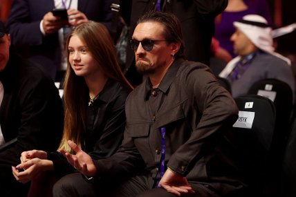 Александр Усик с дочерью Елизаветой