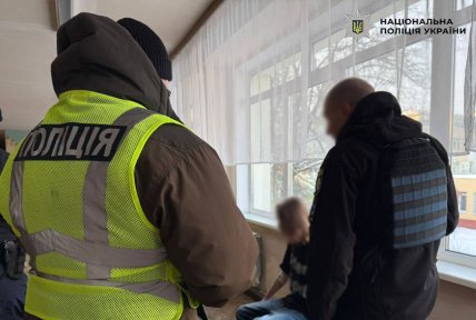Підліток, що з ножем напав на вчительку та однокласника у Києві