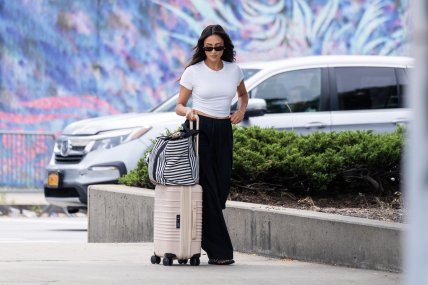 Шей Мітчелл у балетках