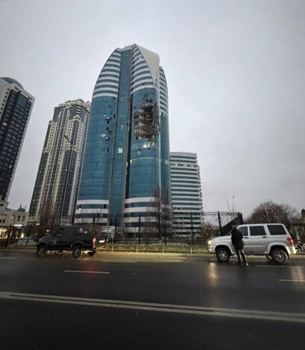 Дрон пошкодив кілька поверхів Грозний-Сіті у Чечні