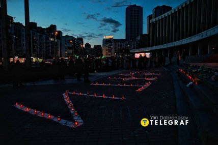 Віддати шану загиблим прийшло чимало людей.