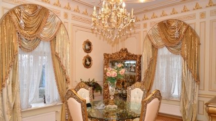 Кадри з дому Віктора Пшонки