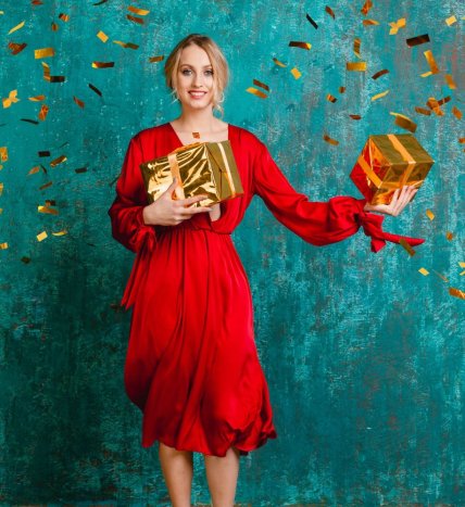 червона сукня на дівчині