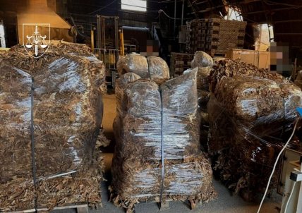 Тюки с нелегальным табаком для поставки на подпольную полтавскую фабрику