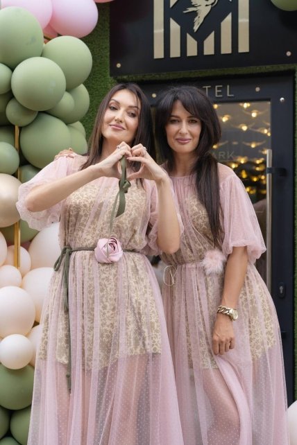 сестры Деби